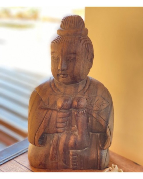 Monje budista chino en madera.